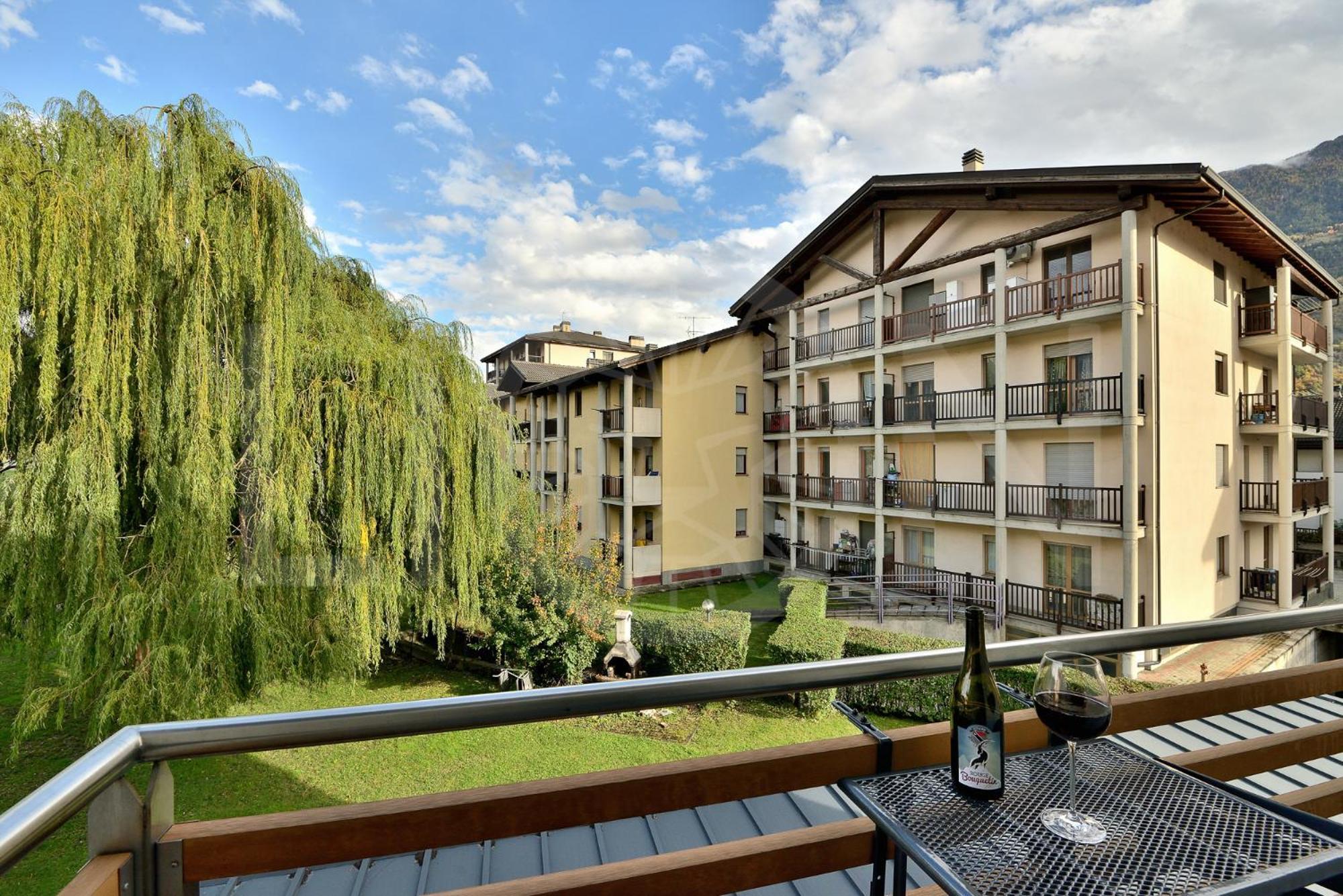 Le Lion Apartments - Bike & Ski Aosta Dış mekan fotoğraf